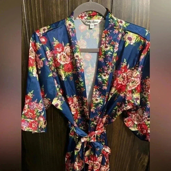 Floral Satin Robe. Brand: Pretty Robes. Size: S/M - Picture 6 of 12